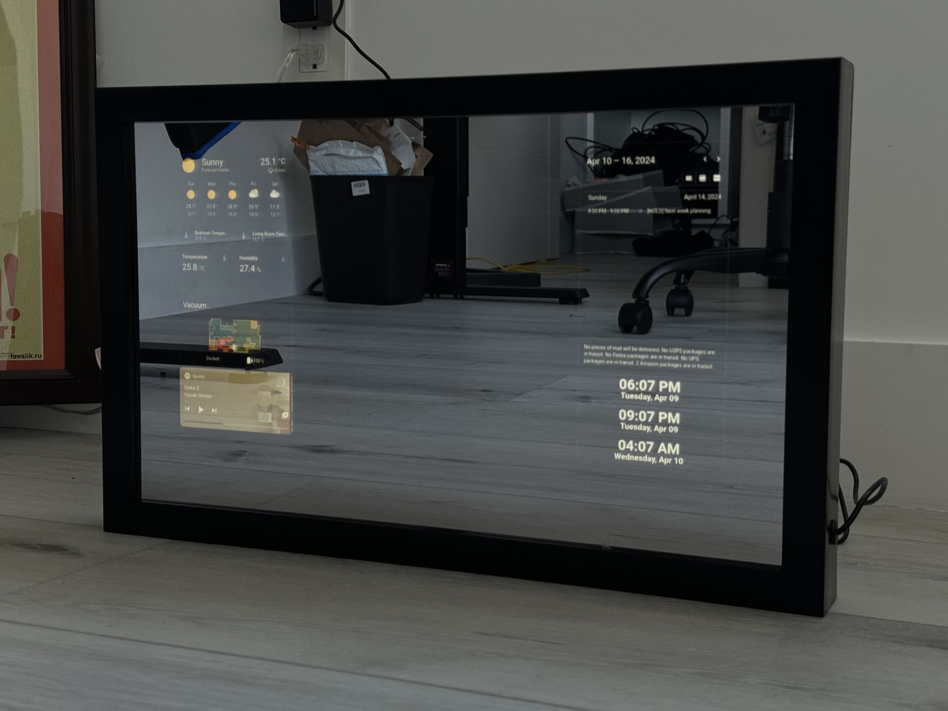 Smart Mirror with Display Assistant